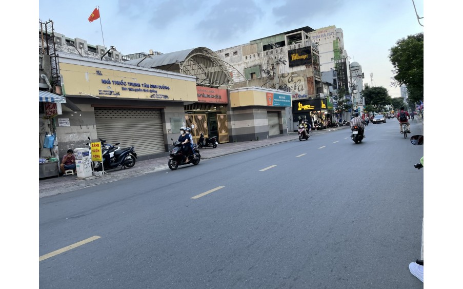 Bán Nhà Hẻm Xe Hơi đường Trương Định,Q.3,DT:13mx17m,KC: 1 TRỆT,Giá:31 tỷ